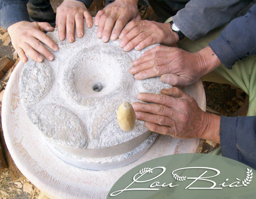 Corsi e attività. Costruire una piccola macina in pietra. Dal chicco alla farina